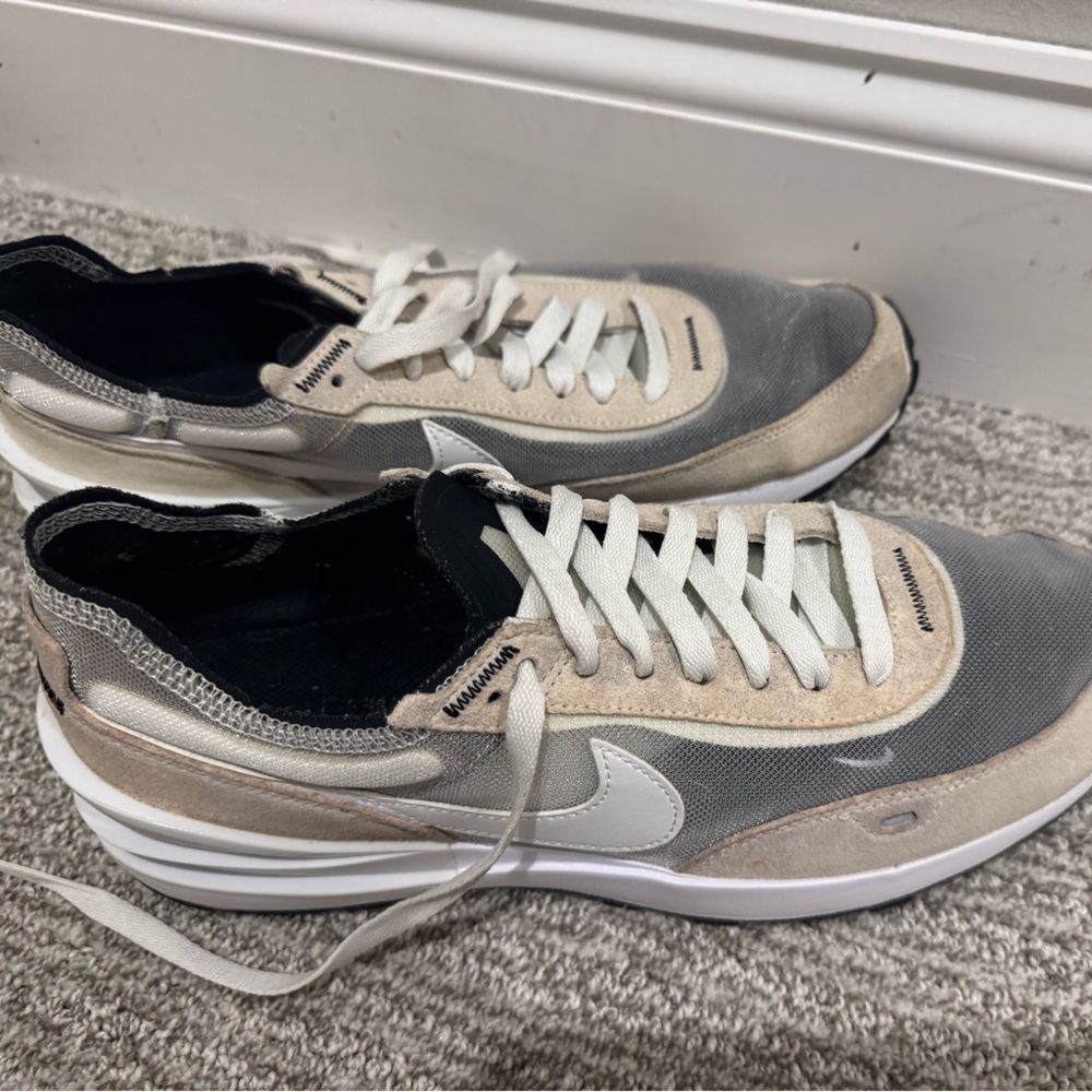 White Nike waffle 9.5m